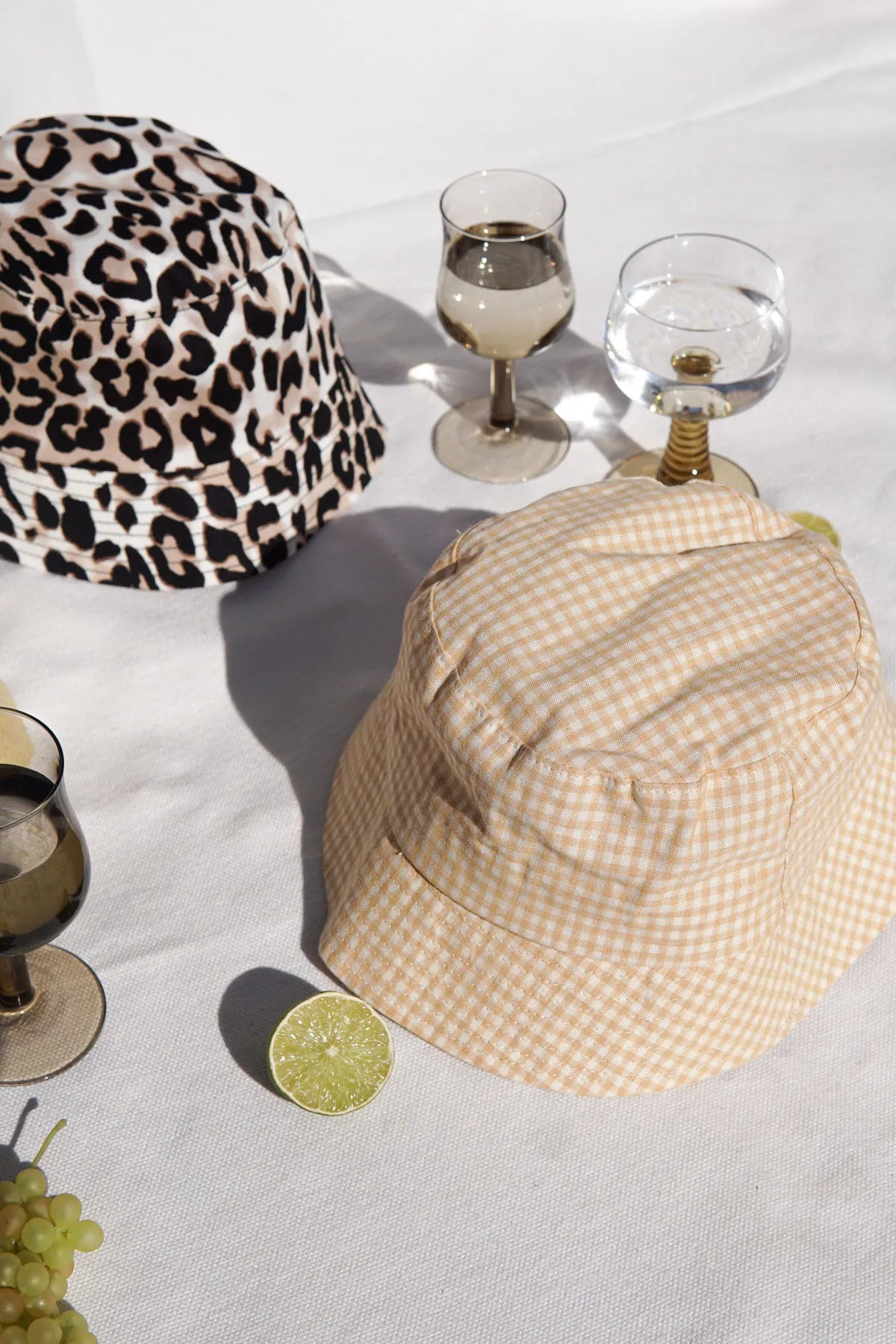 Check mate beige bucket hat