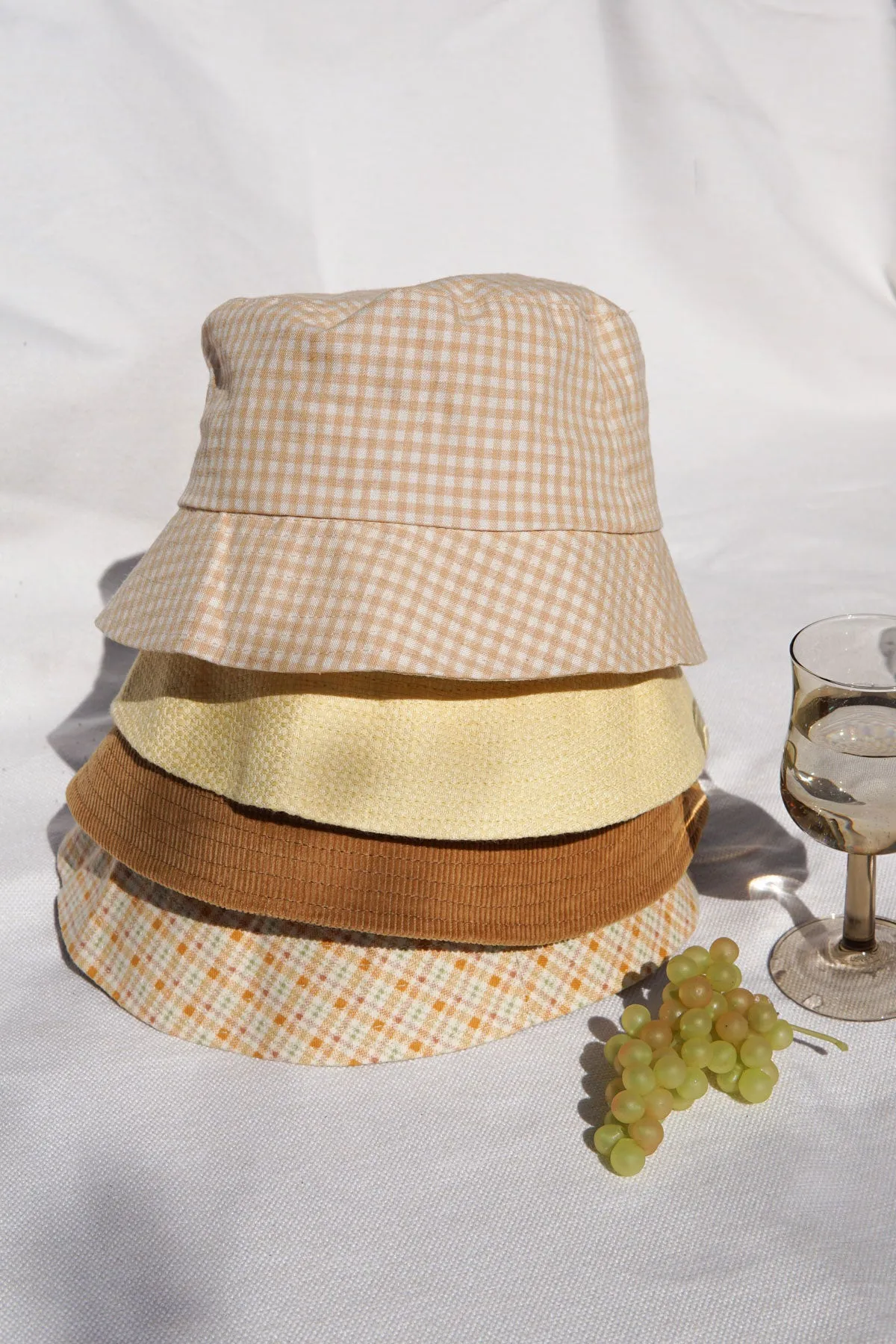 Check mate beige bucket hat