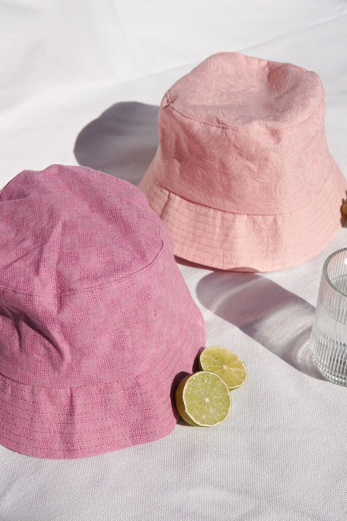 Fuchsia bucket hat