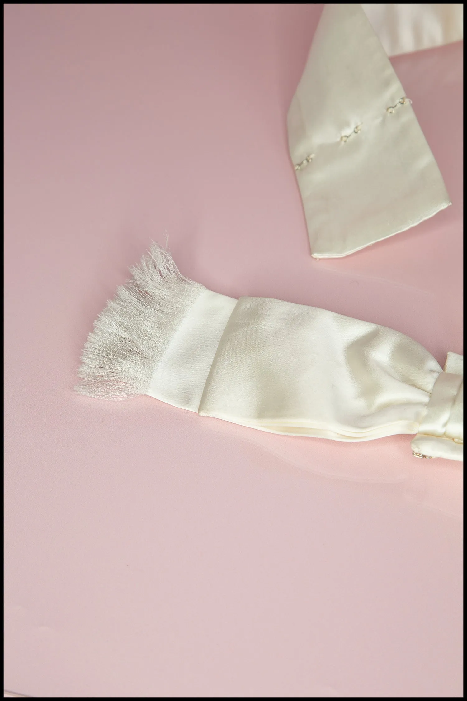 Vintage 1950s Ivory Satin Bow Belt S