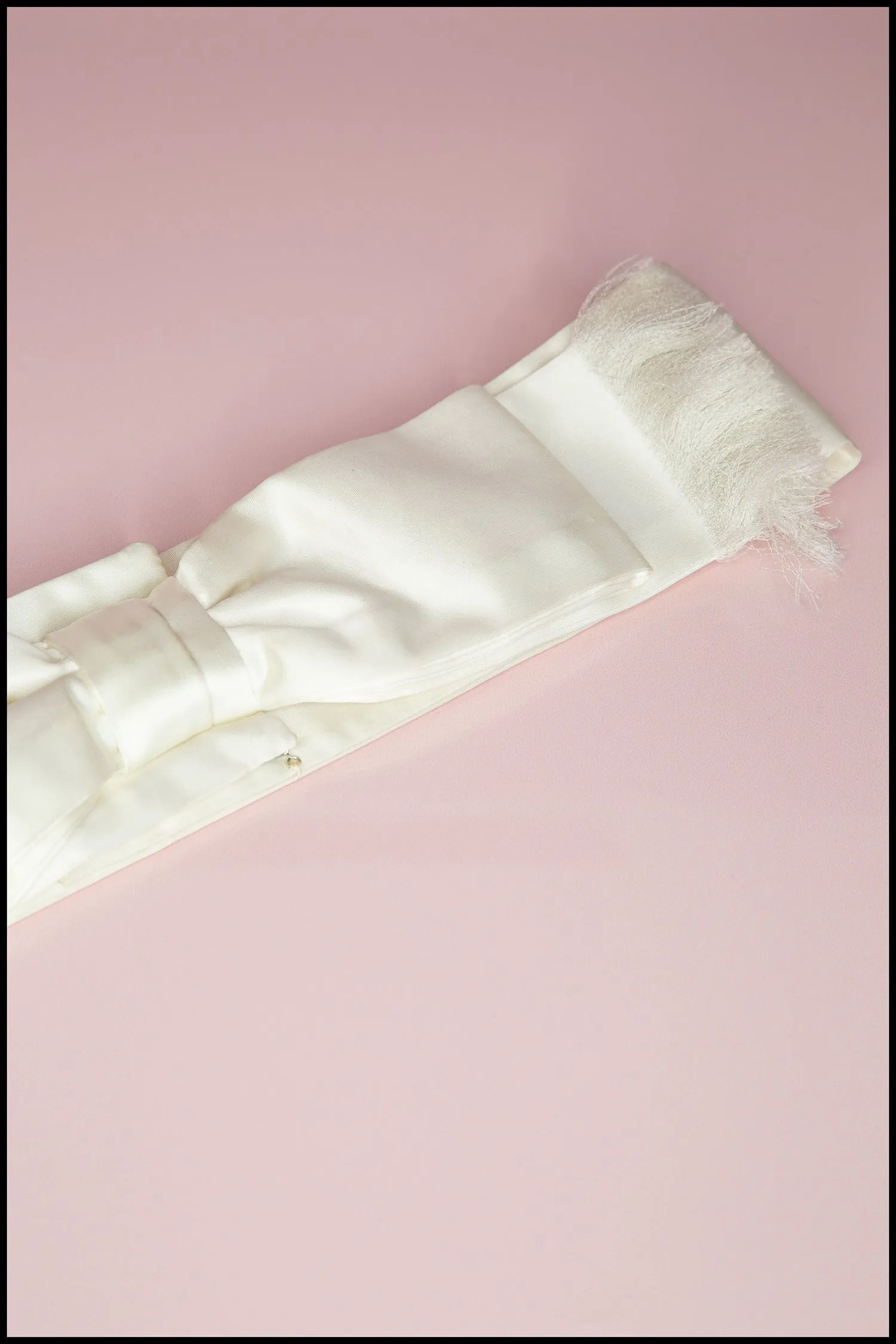 Vintage 1950s Ivory Satin Bow Belt S